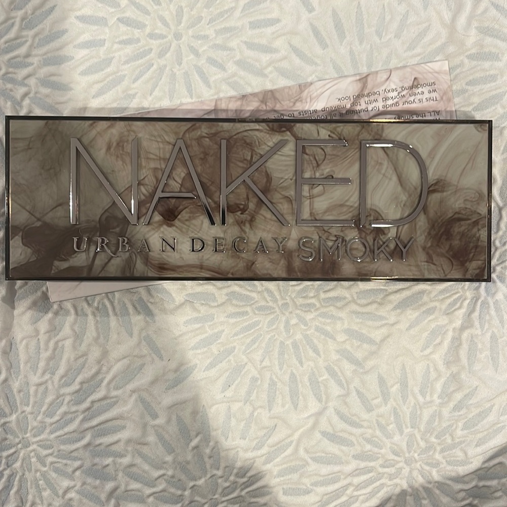 Urban decay smoky pallet, brand new, never used